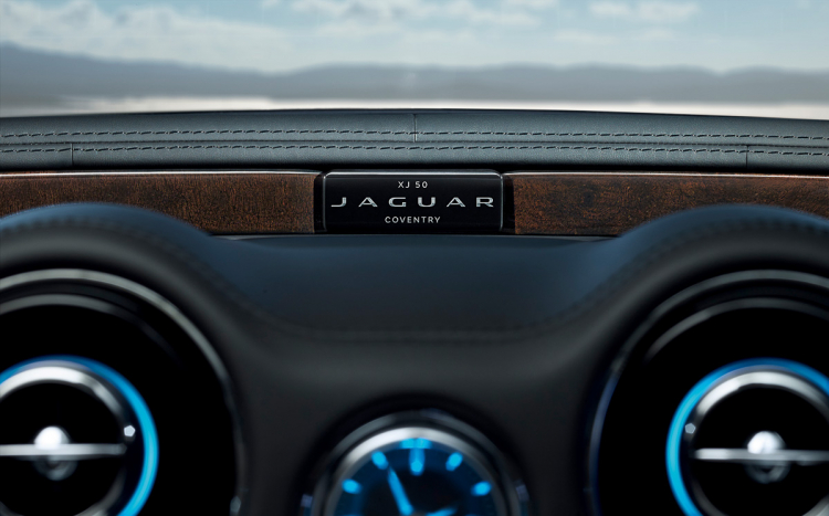 Jaguar ra mắt phiên bản XJ kỷ niệm 50 năm tại Bắc Kinh
