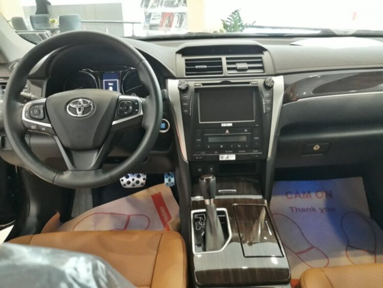 Toyota Camry 2.5Q 2018 xe lấy ngay, đủ màu, giá 1 tỷ 282, hỗ trợ vay nhanh, đơn giản.