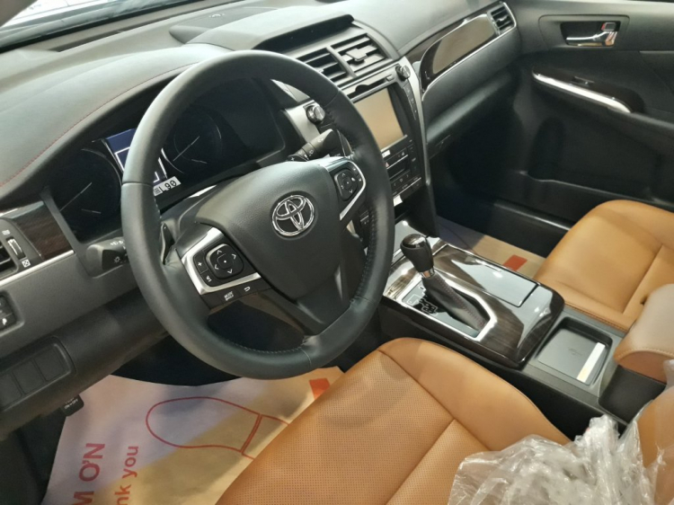 Toyota Camry 2.5Q 2018 xe lấy ngay, đủ màu, giá 1 tỷ 282, hỗ trợ vay nhanh, đơn giản.