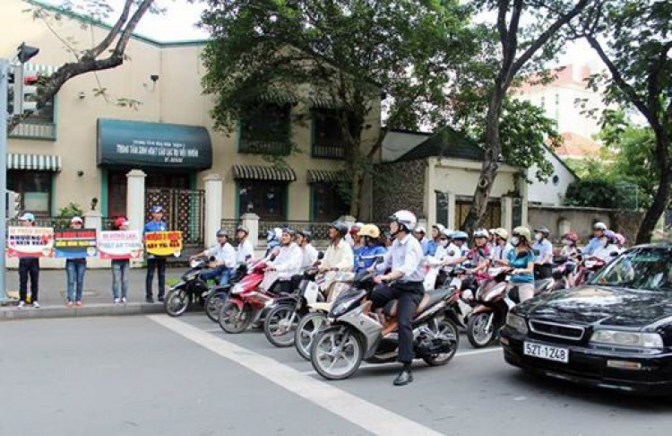 Chờ đèn đỏ- LỜI CHỬI CỦA NGƯỜI XE ÔM