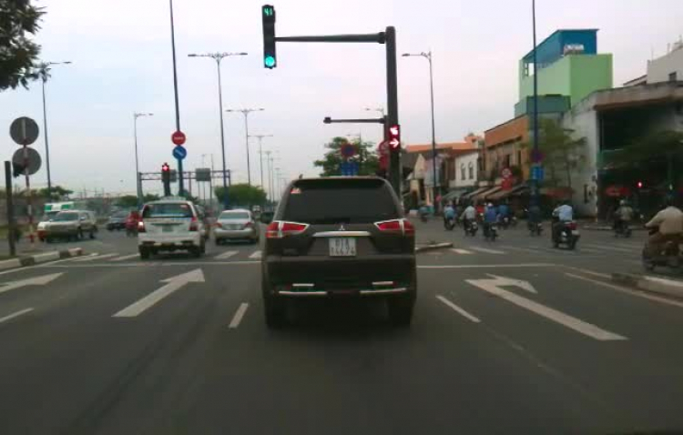 Đại Lộ Đông Tây - ô tô chuyển lane thế nào cho đúng?