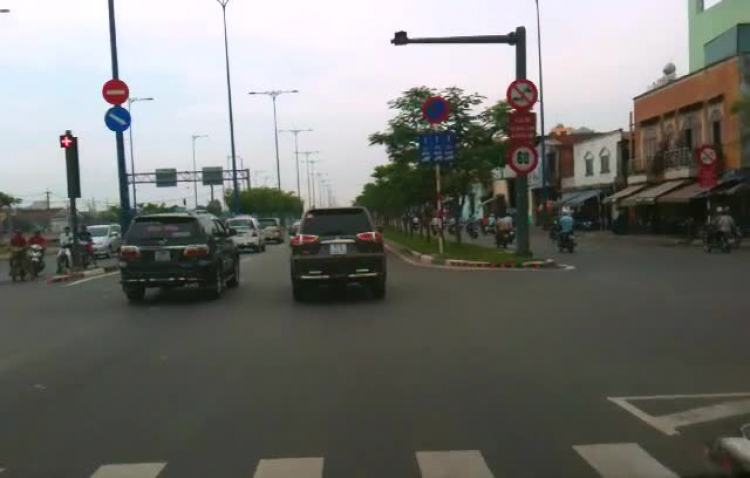 Đại Lộ Đông Tây - ô tô chuyển lane thế nào cho đúng?