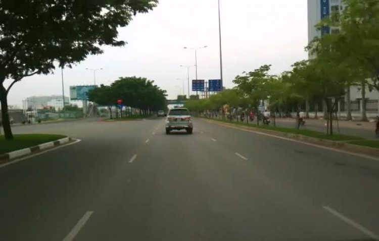 Đại Lộ Đông Tây - ô tô chuyển lane thế nào cho đúng?