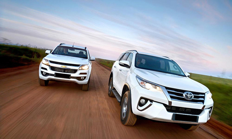 So sánh giá bán của Toyota Fortuner và Chevrolet Trailblazer