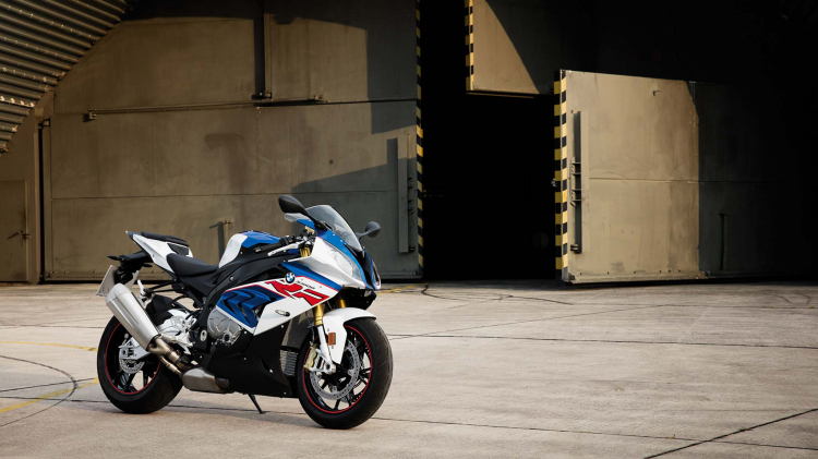 THACO công bố giá bán chính hãng của các dòng xe BMW Motorrad; S1000RR chỉ 579 triệu đồng
