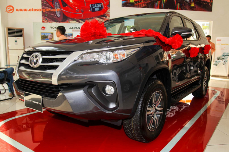 So sánh thông số: Toyota Fortuner và Chevrolet Trailblazer phiên bản thấp nhất