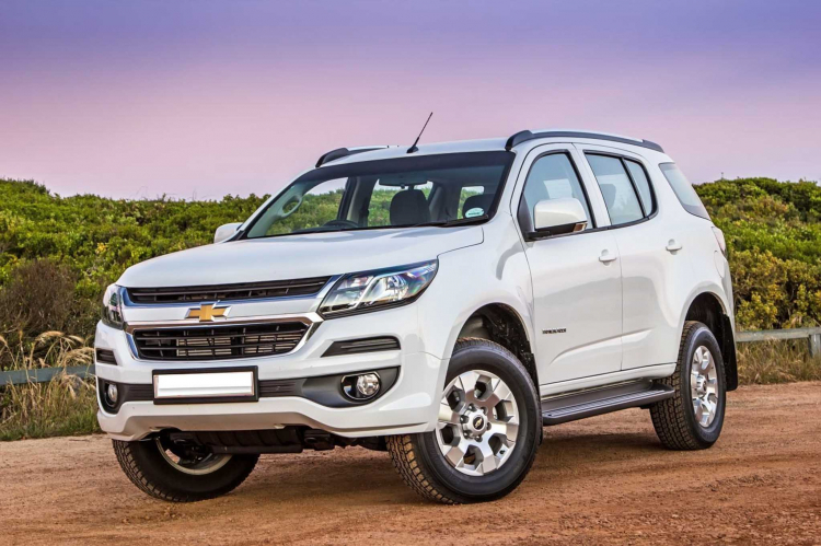 So sánh thông số: Toyota Fortuner và Chevrolet Trailblazer phiên bản thấp nhất