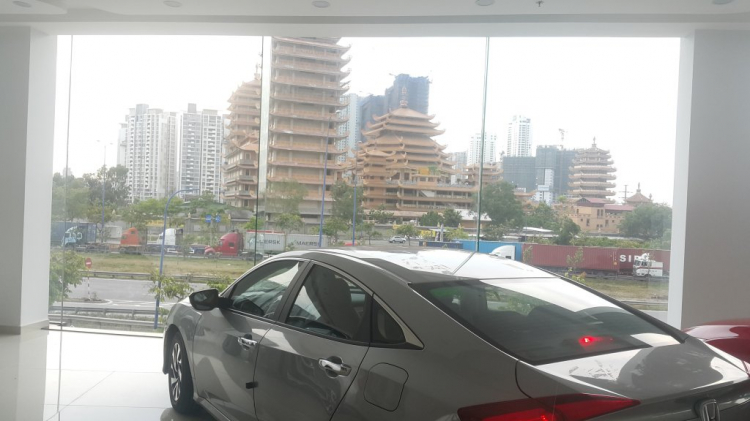 Honda Civic 1.8E CVT đã về tới đại lý Honda Civic 1.8E CVT đã về tới đại lý