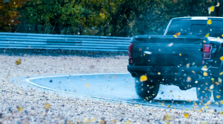 Bán tải Ford F-150 Raptor drift tại ''địa ngục xanh'' Nürburgring