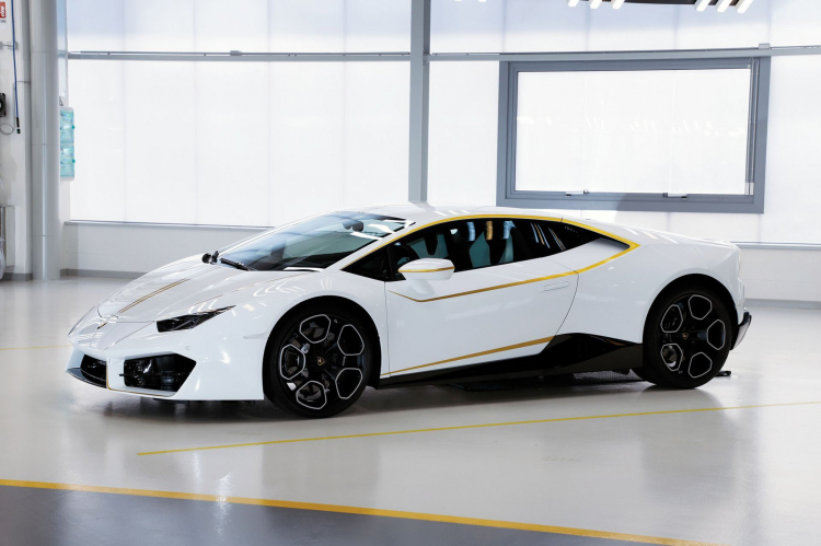 Lamborghini Huracan của Đức Giáo Hoàng sắp được đấu giá từ thiện