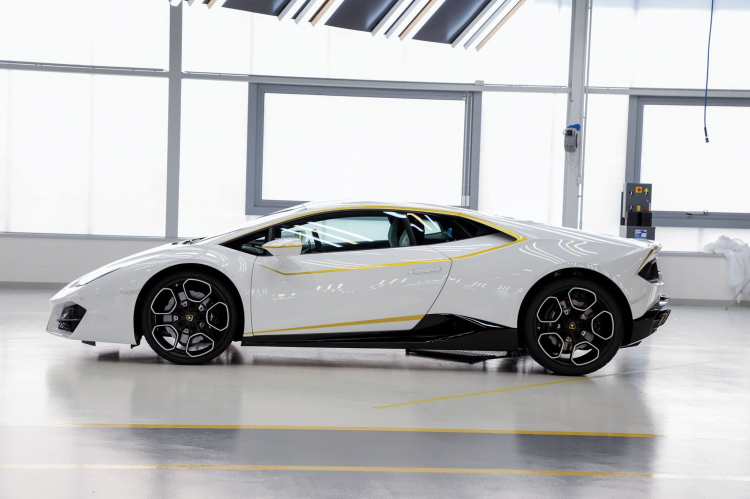 Lamborghini Huracan của Đức Giáo Hoàng sắp được đấu giá từ thiện