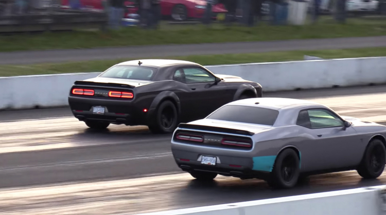 Sự khác biệt giữa 2 xe Dodge Chellenger SRT: Phiên bản Demon và Hellcat khi cùng đua Drag