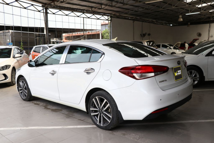 Kia Cerato 1.6AT 2016, màu trắng, 39.000km, giá thương lượng