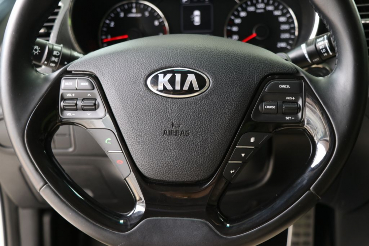 Kia Cerato 1.6AT 2016, màu trắng, 39.000km, giá thương lượng