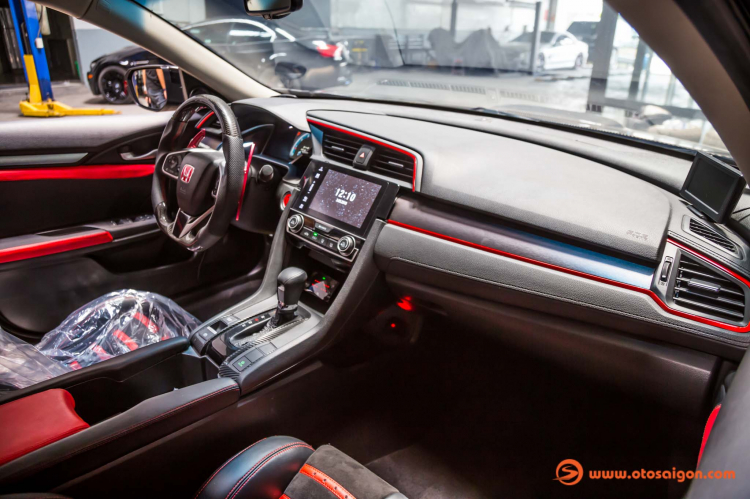 Honda Civic 2017 độ body và đẩy công suất lên gần 300 mã lực tại Sài Gòn Honda Civic 2017 độ body và đẩy công suất lên gần 300 mã lực tại Sài Gòn