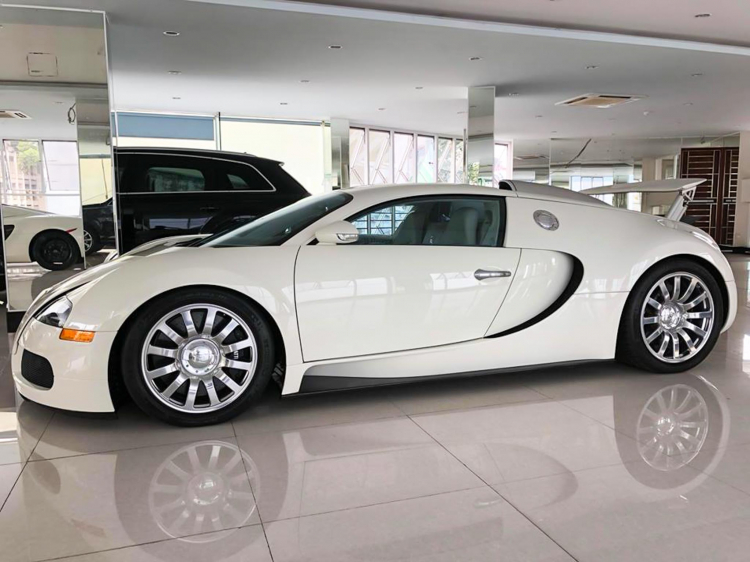 Bugatti Veyron duy nhất tại Việt Nam thay đèn pha; đổi màu sang trắng hoàn toàn