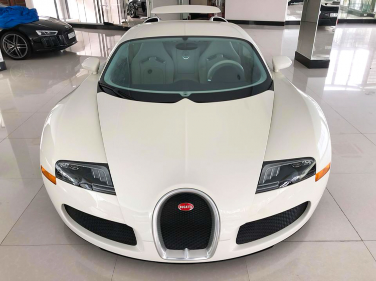 Bugatti Veyron duy nhất tại Việt Nam thay đèn pha; đổi màu sang trắng hoàn toàn