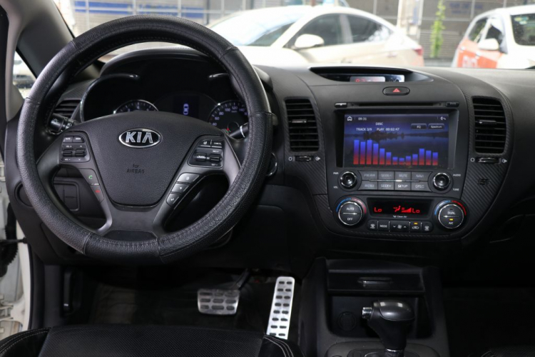 Kia K3 1.6AT 2015, màu trắng, 59.000km, giá thương lượng, bstp