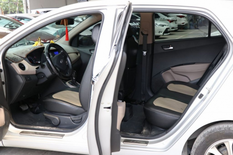 Hyundai i10 Grand 1.0AT 2015, màu bạc, 69.000km, giá liên hệ, hỗ trợ trả góp