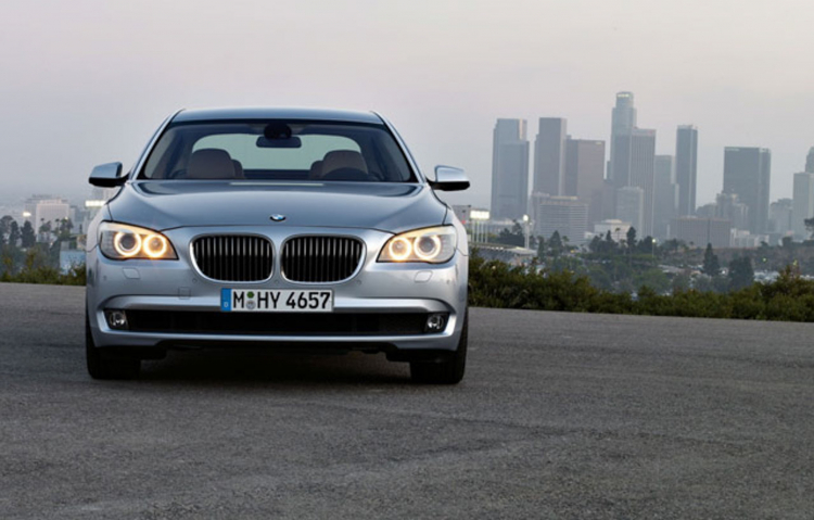 BMW 7-Series (F02) của em bị lỗi đánh lái