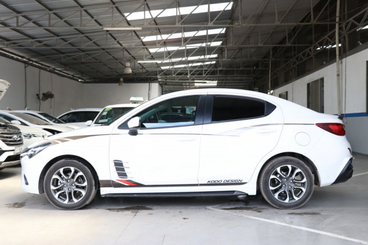 Mazda 2 1.5AT 2016, màu trắng, 27.000km, giá thương lượng, hỗ trợ trả góp