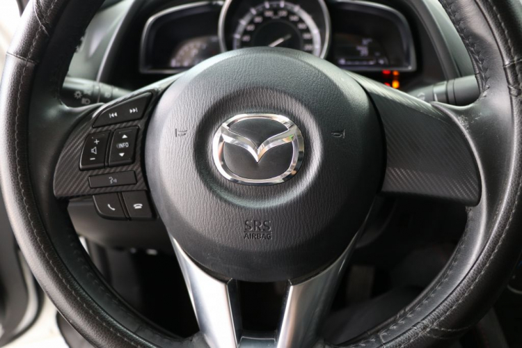 Mazda 2 1.5AT 2016, màu trắng, 27.000km, giá thương lượng, hỗ trợ trả góp
