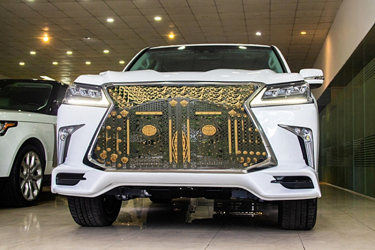 Lexus LX570 Super Sport 2018: ''Chuyên cơ mặt đất'' có giá hơn 10 tỷ đồng tại Việt Nam Lexus LX570 Super Sport 2018: ''Chuyên cơ mặt đất'' có giá hơn 10 tỷ đồng tại Việt Nam