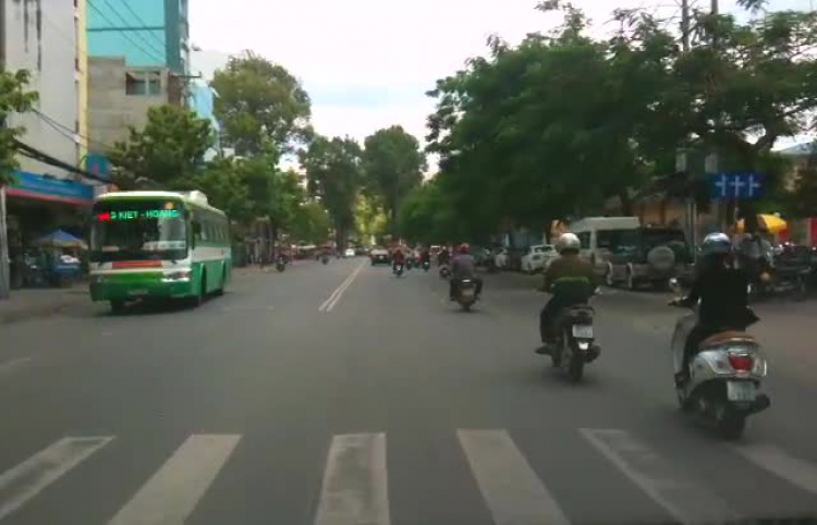 Lại bắt sai làn xe máy trên đoạn Lý Thường Kiệt gần Bách Khoa Lại bắt sai làn xe máy trên đoạn Lý Thường Kiệt gần Bách Khoa
