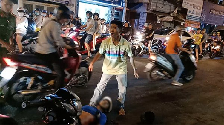 "HIỆP SĨ" đường phố...nguy hiểm quá!! Có nên cho tồn tại??