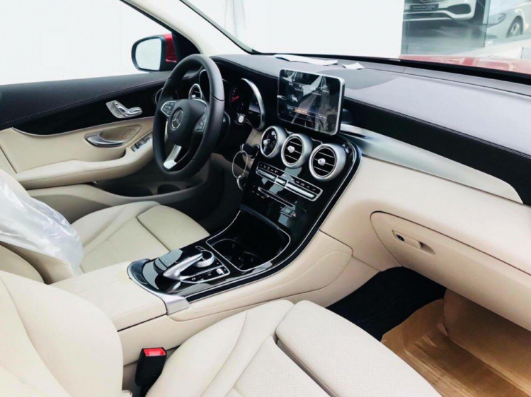 Chênh giá bán gần 300 triệu, GLC 200 mới khác biệt gì so với GLC 250 4Matic? Chênh giá bán gần 300 triệu, GLC 200 mới khác biệt gì so với GLC 250 4Matic?