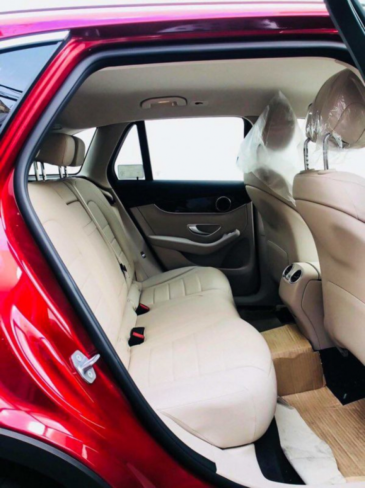 Chênh giá bán gần 300 triệu, GLC 200 mới khác biệt gì so với GLC 250 4Matic? Chênh giá bán gần 300 triệu, GLC 200 mới khác biệt gì so với GLC 250 4Matic?
