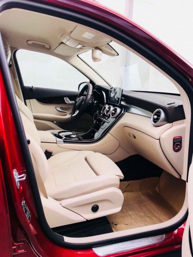 Chênh giá bán gần 300 triệu, GLC 200 mới khác biệt gì so với GLC 250 4Matic? Chênh giá bán gần 300 triệu, GLC 200 mới khác biệt gì so với GLC 250 4Matic?