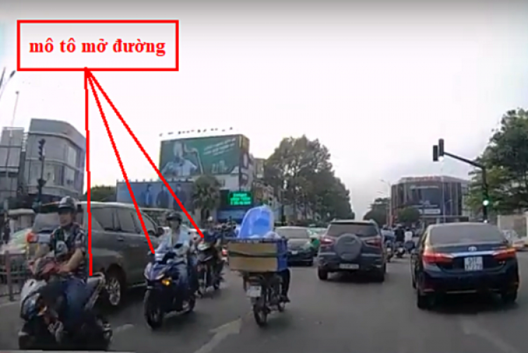 Xe 51G 27956 chạy ngược chiều lúc cao điểm Xe 51G 27956 chạy ngược chiều lúc cao điểm