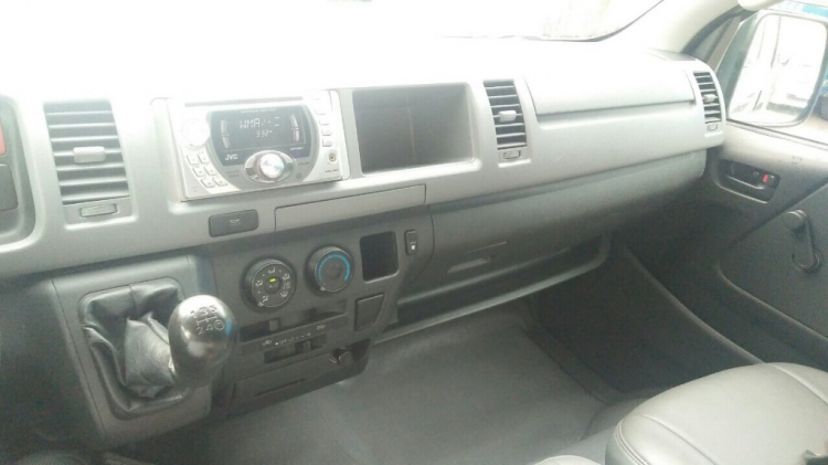 Bán xe TOYOTA HIACE đời 2011