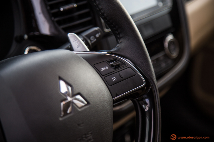 Đánh giá Mitsubishi Outlander 2018, phiên bản 2.4 CVT Premium, lắp ráp trong nước; giá 1,1 tỷ Đánh giá Mitsubishi Outlander 2018, phiên bản 2.4 CVT Premium, lắp ráp trong nước; giá 1,1 tỷ