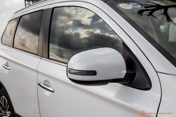 Đánh giá Mitsubishi Outlander 2018, phiên bản 2.4 CVT Premium, lắp ráp trong nước; giá 1,1 tỷ Đánh giá Mitsubishi Outlander 2018, phiên bản 2.4 CVT Premium, lắp ráp trong nước; giá 1,1 tỷ