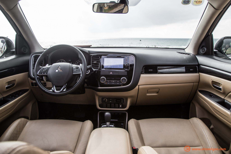 Đánh giá Mitsubishi Outlander 2018, phiên bản 2.4 CVT Premium, lắp ráp trong nước; giá 1,1 tỷ Đánh giá Mitsubishi Outlander 2018, phiên bản 2.4 CVT Premium, lắp ráp trong nước; giá 1,1 tỷ