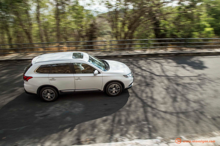 Đánh giá Mitsubishi Outlander 2018, phiên bản 2.4 CVT Premium, lắp ráp trong nước; giá 1,1 tỷ