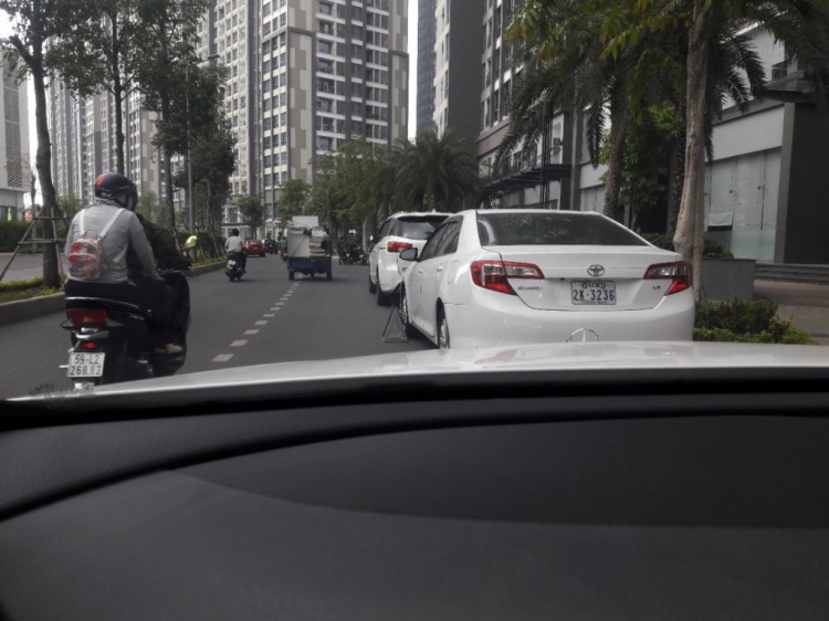 Khoá bánh xe ở Khu VinPear Tân cảnh Khoá bánh xe ở Khu VinPear Tân cảnh