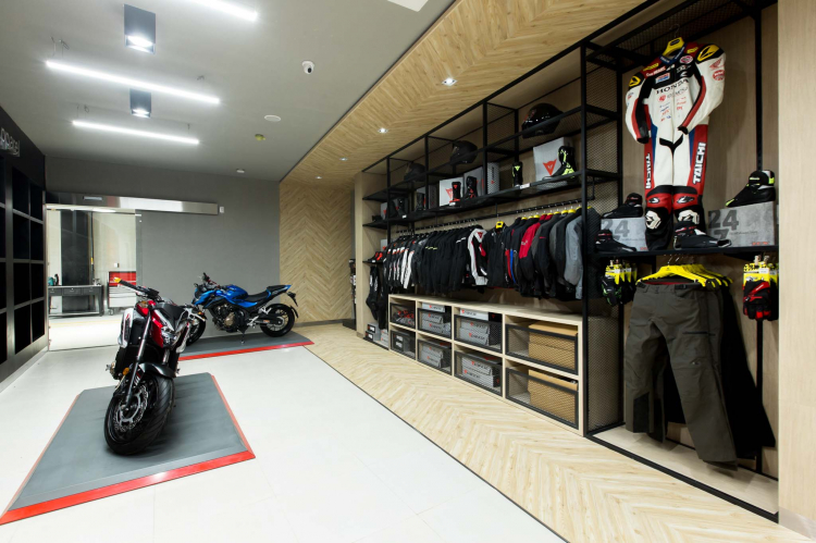 [Clip] Tham quan cửa hàng Honda Moto tại TPHCM, chuyên bán mô tô PKL chính hãng