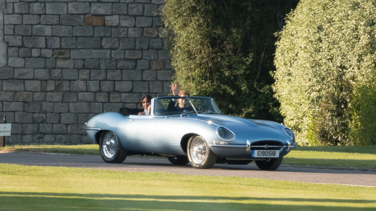 Cận cảnh mẫu Jaguar E-Type đặc biệt trong đám cưới hoàng gia Anh