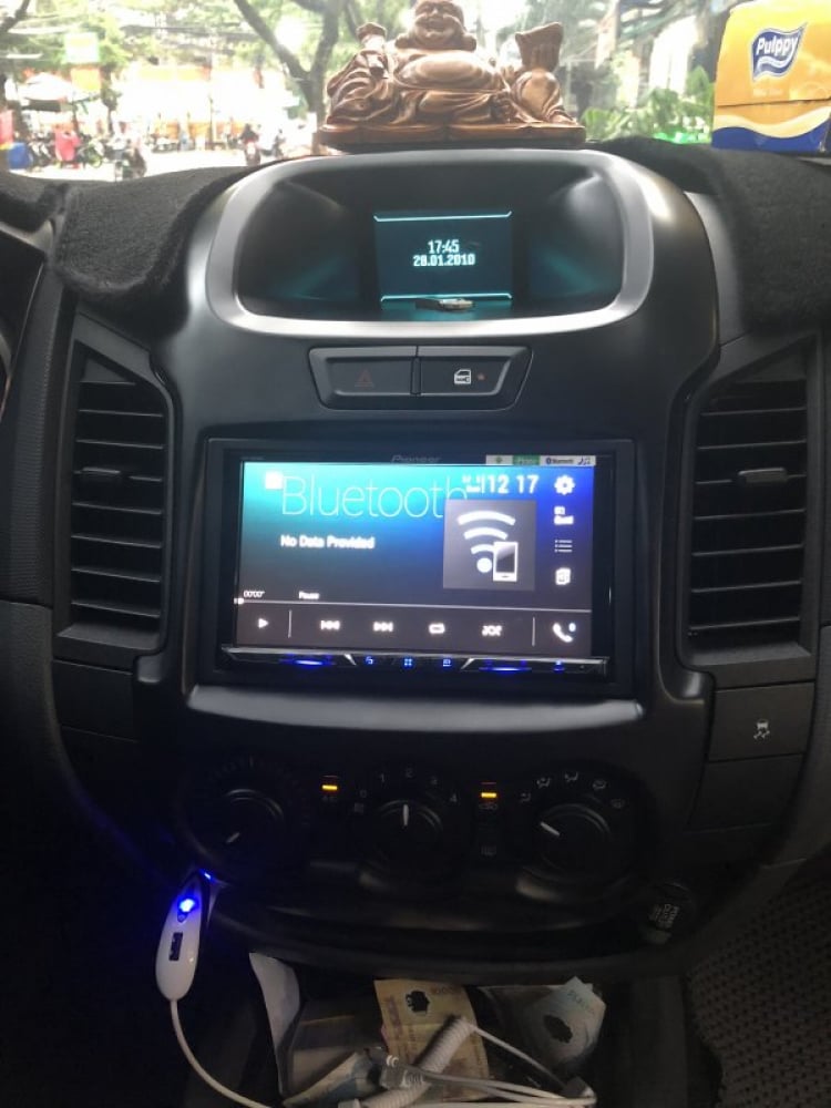 Cách âm, nâng cấp âm thanh và DVD cho Ford Ranger.