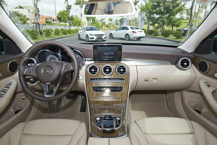 Mercedes-Benz-C200-C250-Exclusive---C250-AMG-(7).jpg
