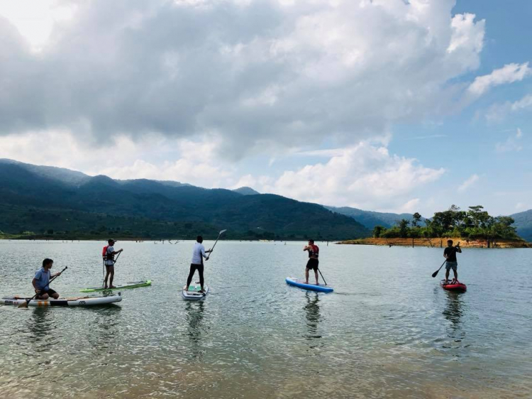 Chèo S.U.P dã ngoại hồ Kala (Di Linh) Chèo S.U.P dã ngoại hồ Kala (Di Linh)