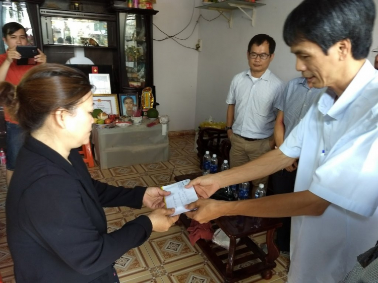 TIẾP NHẬN CHUYỂN GIAO TIỀN PHÚNG ĐIẾU TỚI GIA ĐÌNH HIỆP SĨ ĐƯỜNG PHỐ TỬ NẠN - Đã khoá sổ TIẾP NHẬN CHUYỂN GIAO TIỀN PHÚNG ĐIẾU TỚI GIA ĐÌNH HIỆP SĨ ĐƯỜNG PHỐ TỬ NẠN - Đã khoá sổ