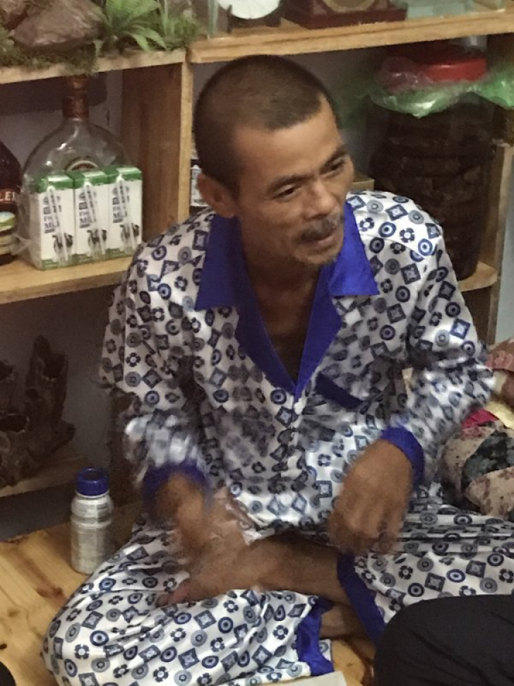 Đi thăm và chuyển quà O.S tới hsđp bị thương! Đi thăm và chuyển quà O.S tới hsđp bị thương!