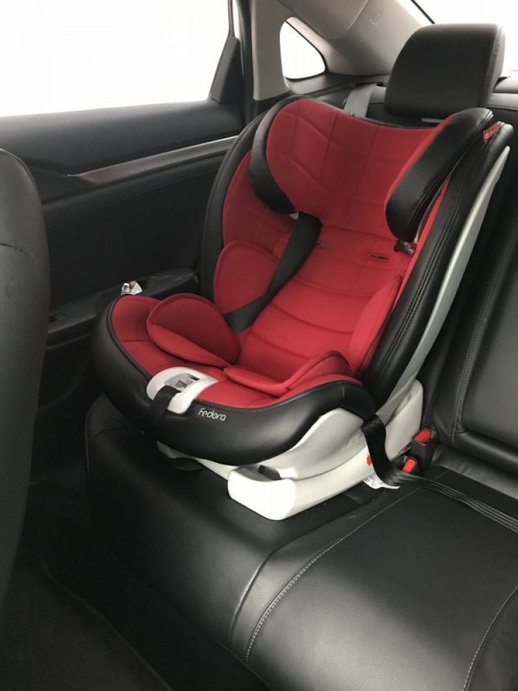 Có cần thiết mua ghế ngồi ô tô cho trẻ em không các bác?