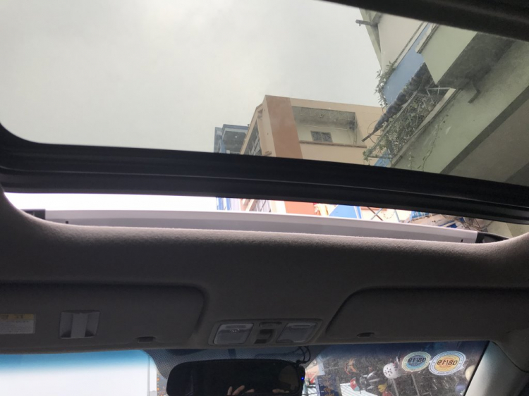 Sunroof nó “nhổng lên”?