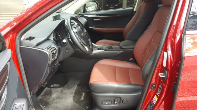Lexus NX200t sản xuất 2016 màu đỏ mua chính hãng