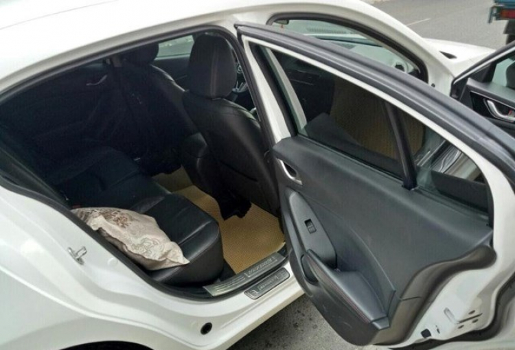 Xe Mazda 3 2015 màu trắng.